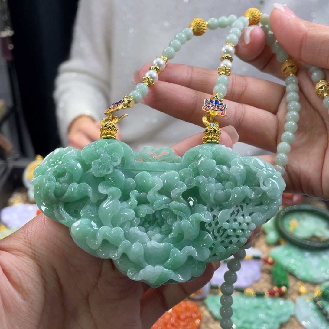 翡翠颈饰未镶嵌代编织