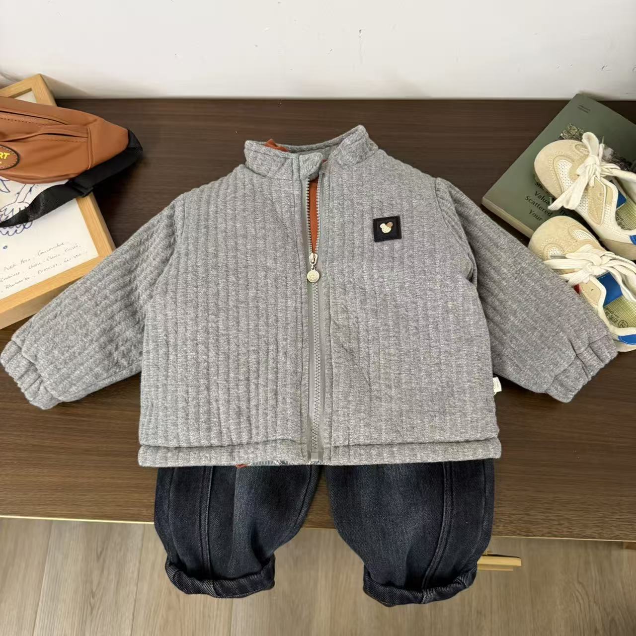 儿童秋冬贴标拼格子立领棉服H2509