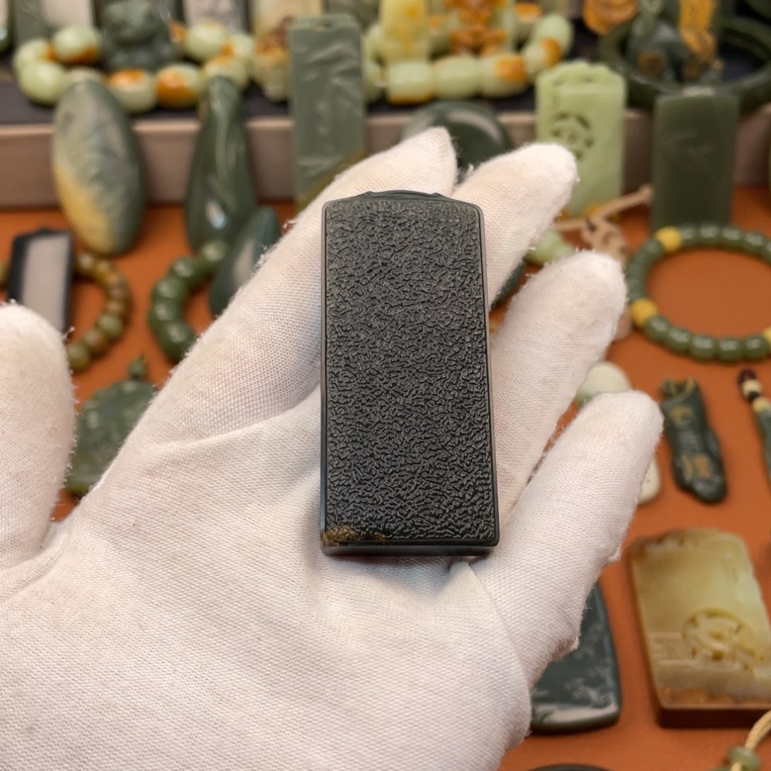 岫岩河磨玉（透闪石质玉）未镶嵌把件