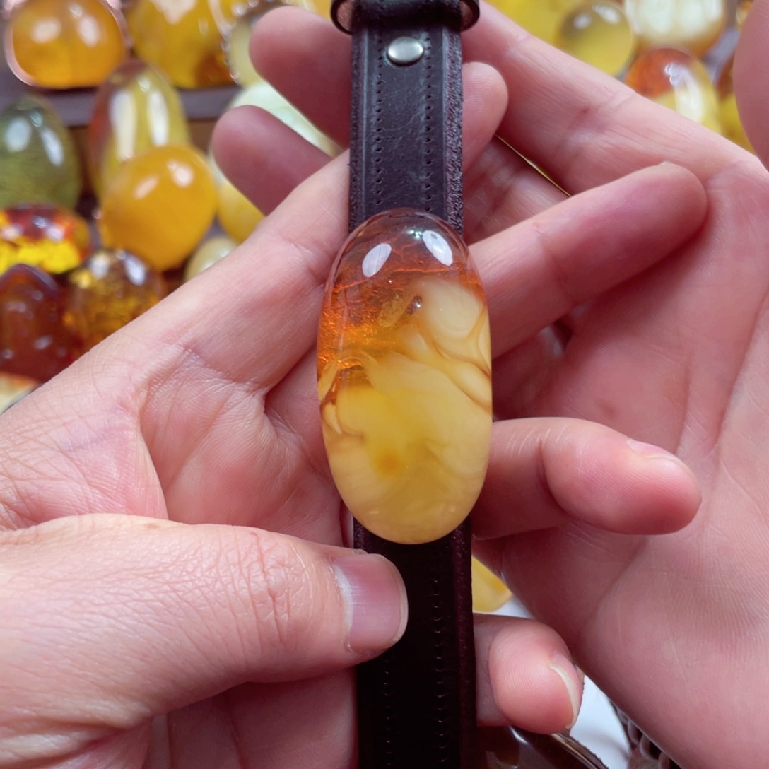 琥珀裸石未镶嵌手牌