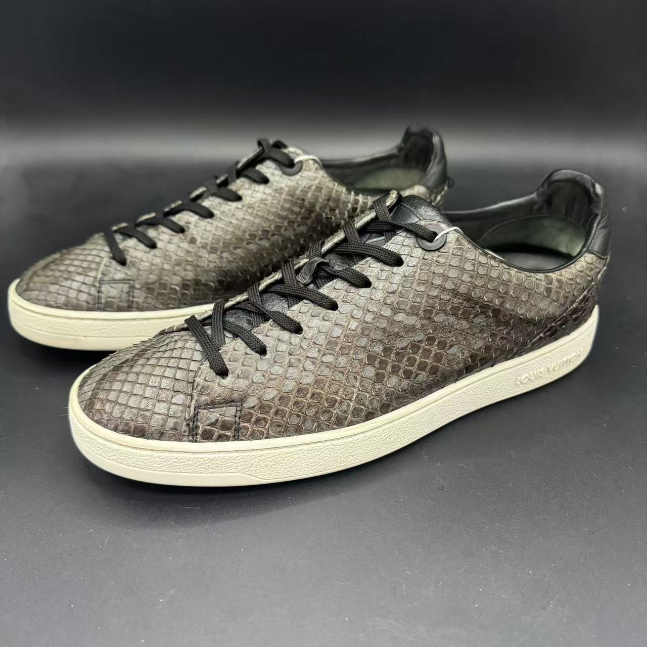 95新 LouisVuitton/路易威登 时尚潮流黑色蟒纹板鞋 40.5码 zy215