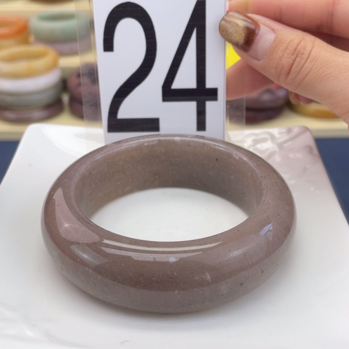 【闪购商品】石英质玉手镯未镶嵌