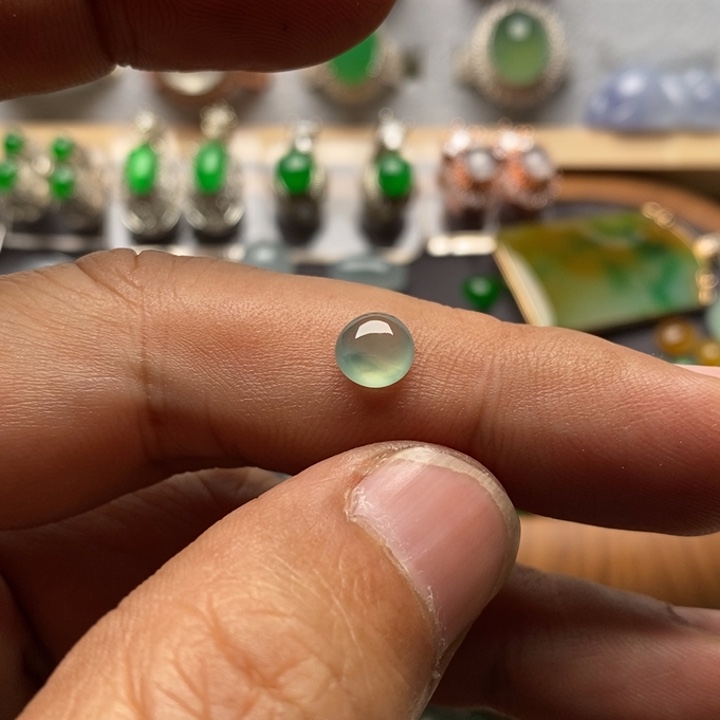 翡翠裸石冰种戒面6.7*6.5*3.9