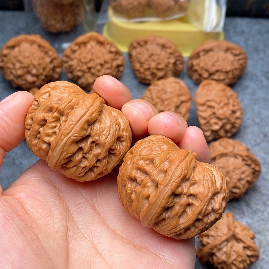 文玩核桃把件翘肩元宝43尺精品