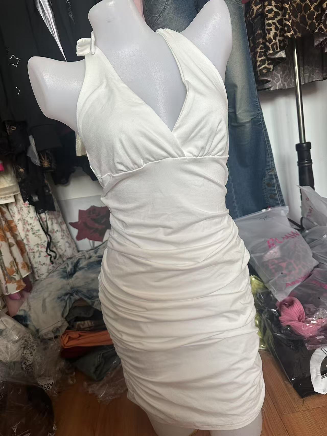 ro福利福利性感V领 挂脖 露背打揽辣妹裙