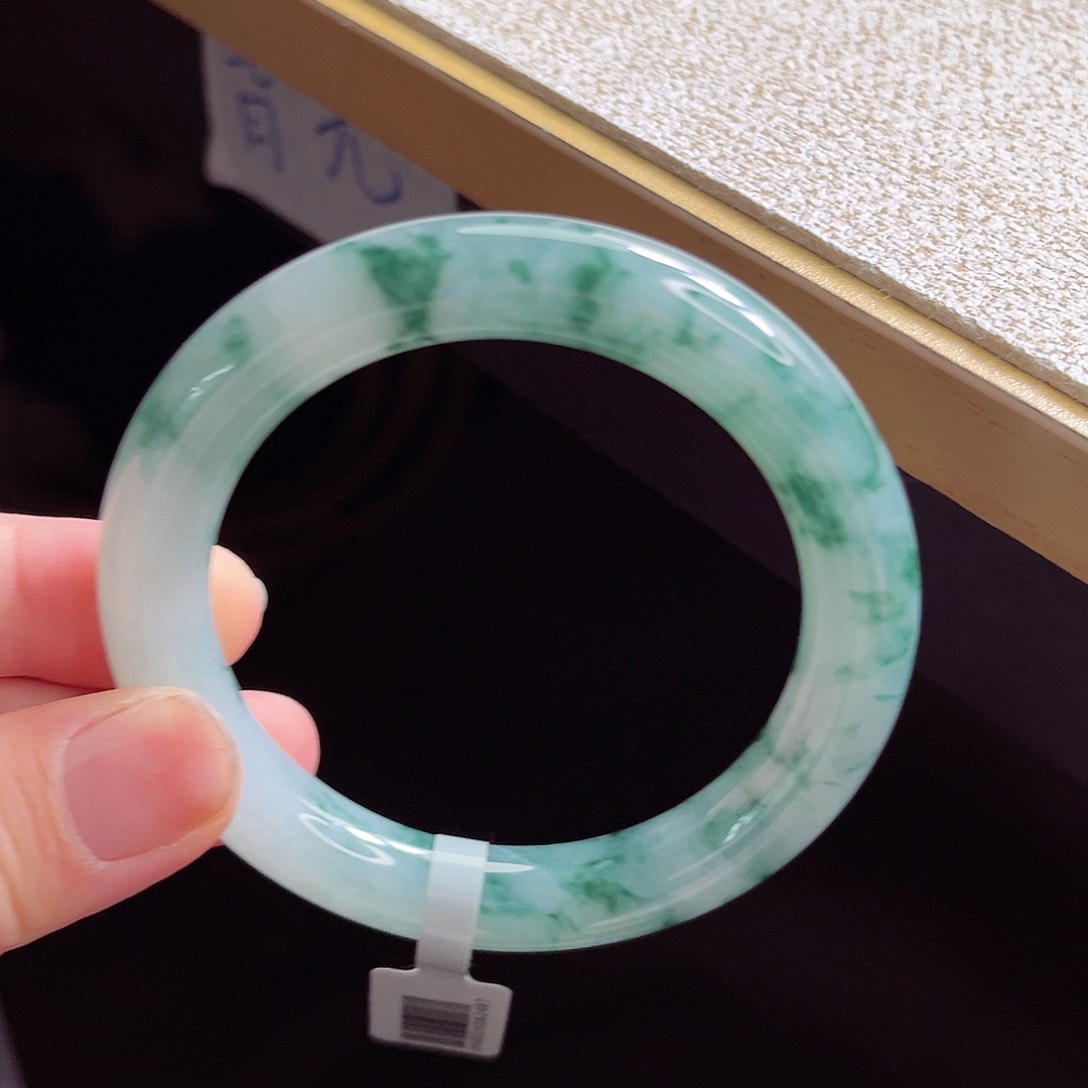 翡翠手镯未镶嵌手镯