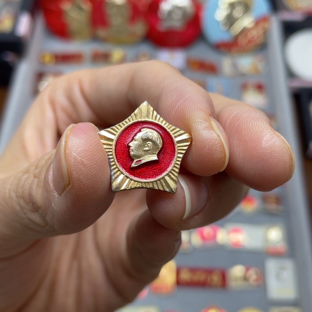 铝纳*错红色收藏佳品小彩章