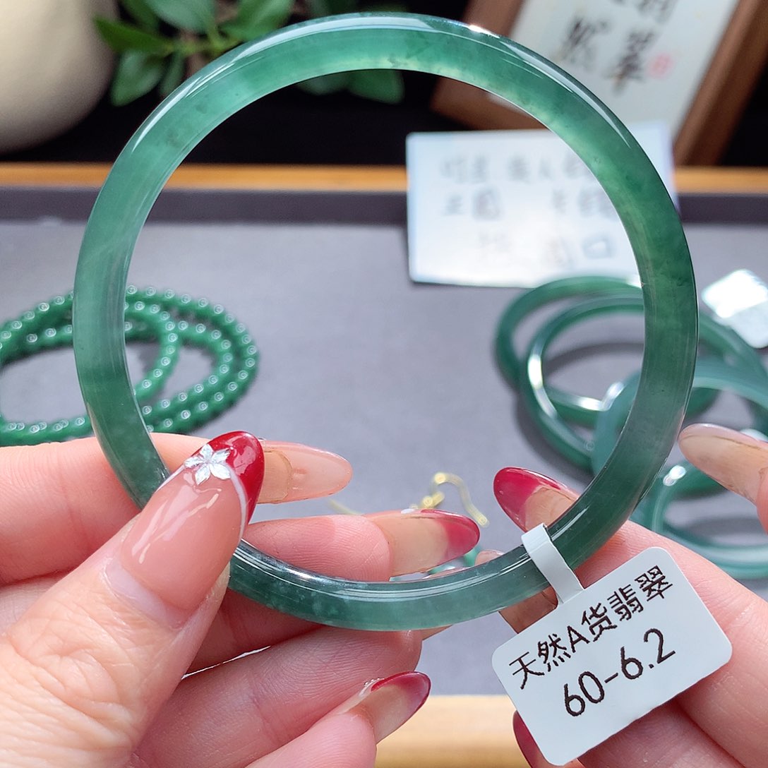 翡翠手镯（圆镯）未镶嵌