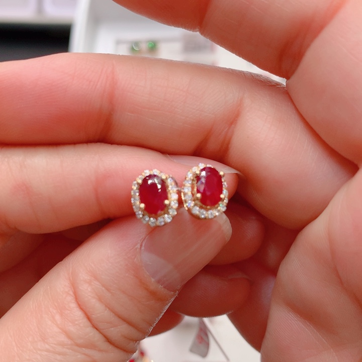 红宝石耳钉18K金镶嵌