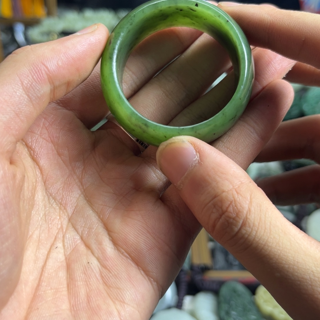 零***度和田玉未镶嵌颈饰