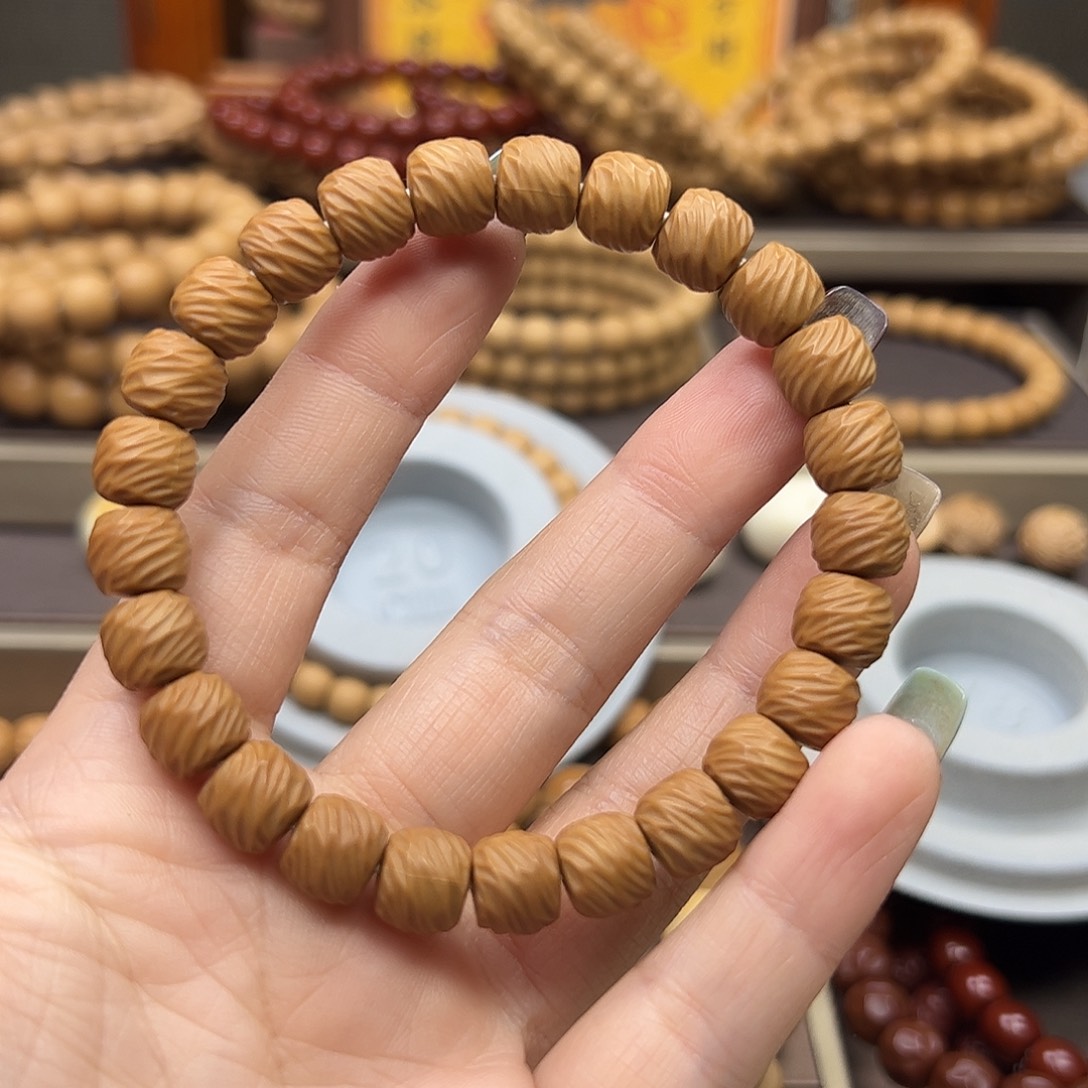 七***白吊坠猴头核桃直切云锦