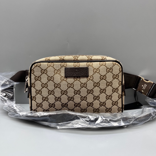 95新 GUCCI/古驰 老花帆布拼皮胸包 尺寸22*15 TBJM