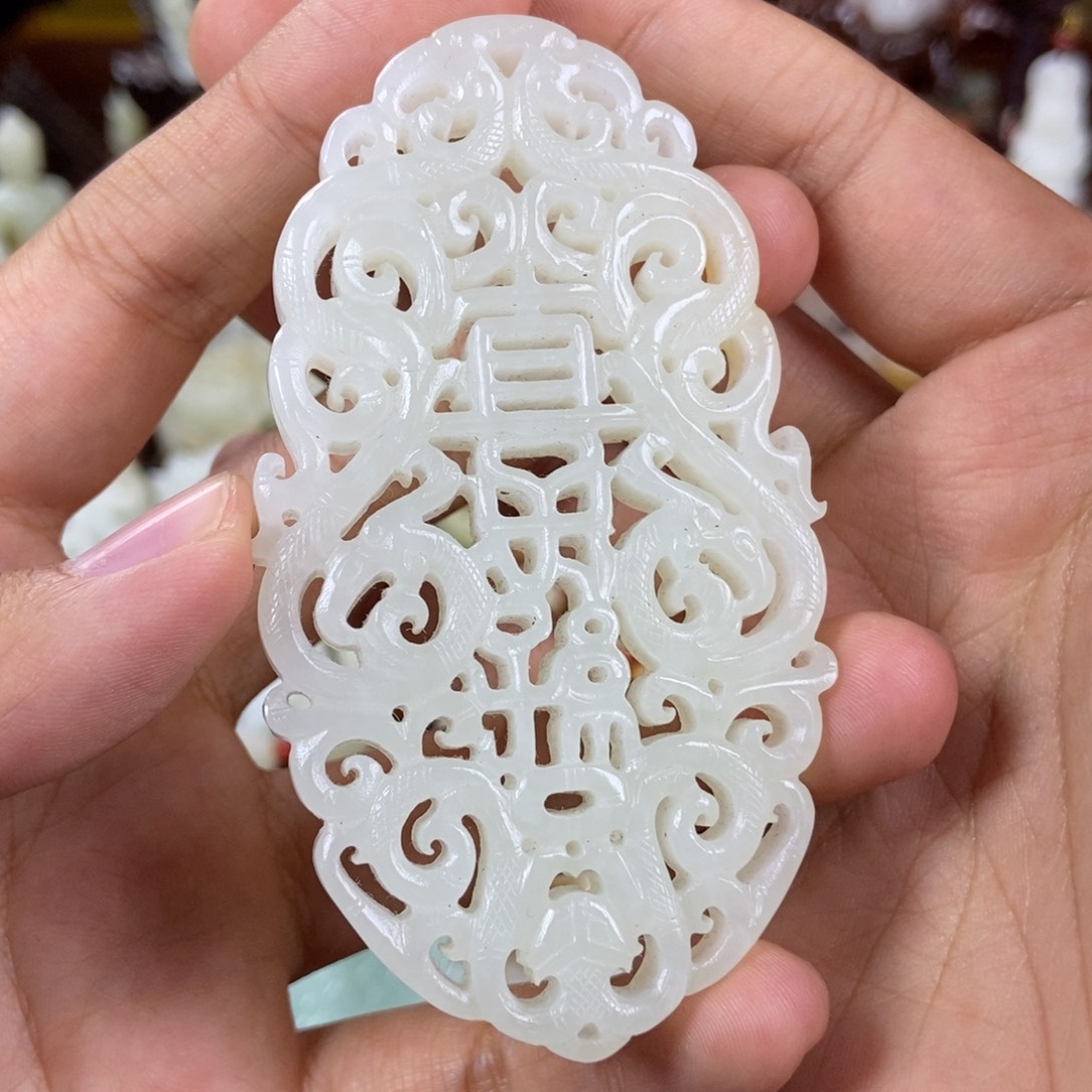 和田玉未镶嵌挂件盛**龙