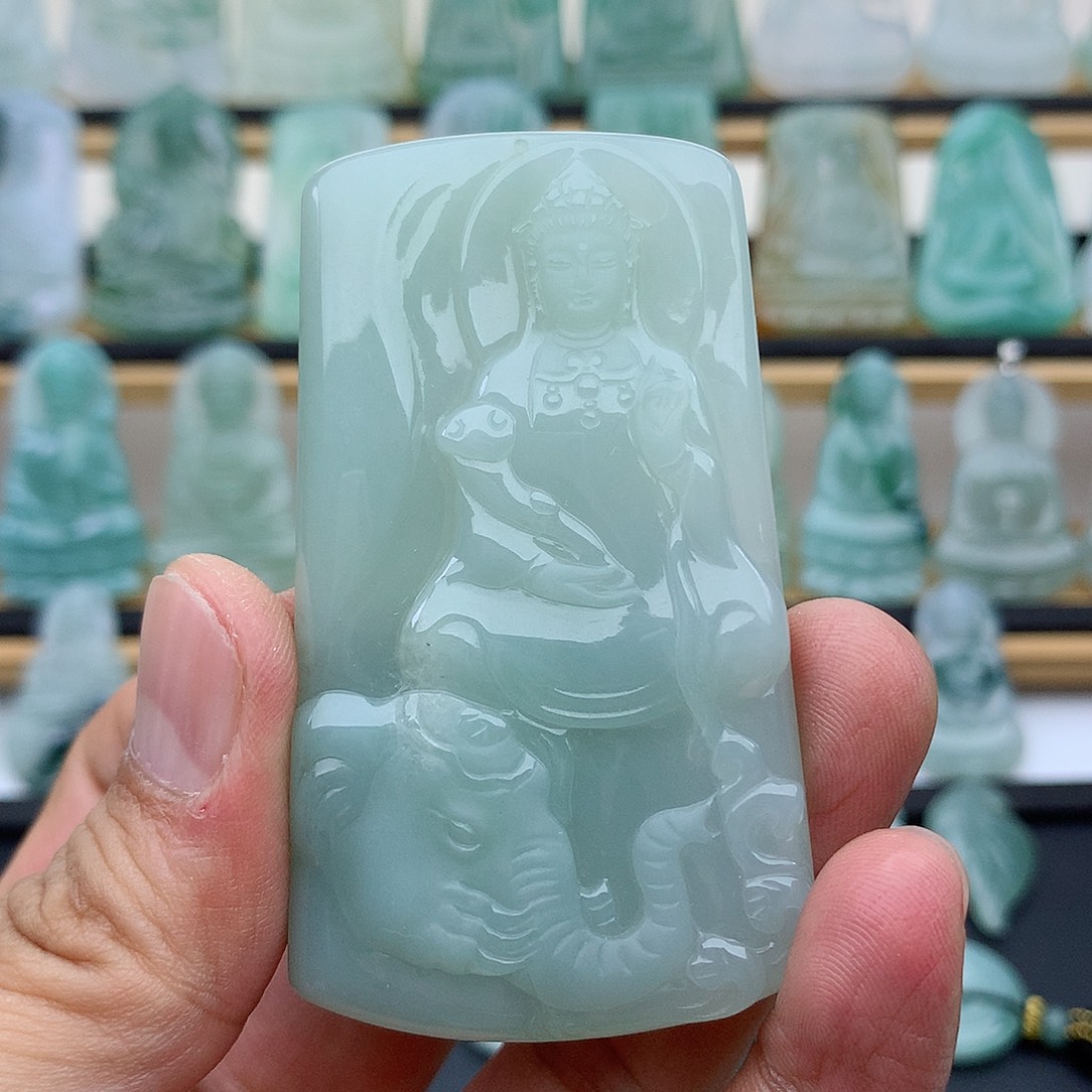 翡翠未镶嵌颈饰普贤菩萨