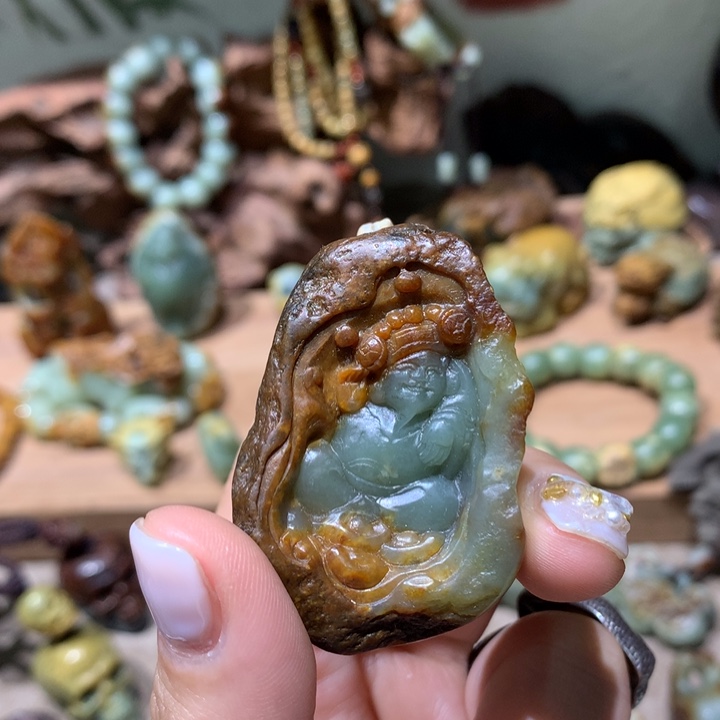 未镶嵌岫岩河磨玉（透闪石质玉）挂件