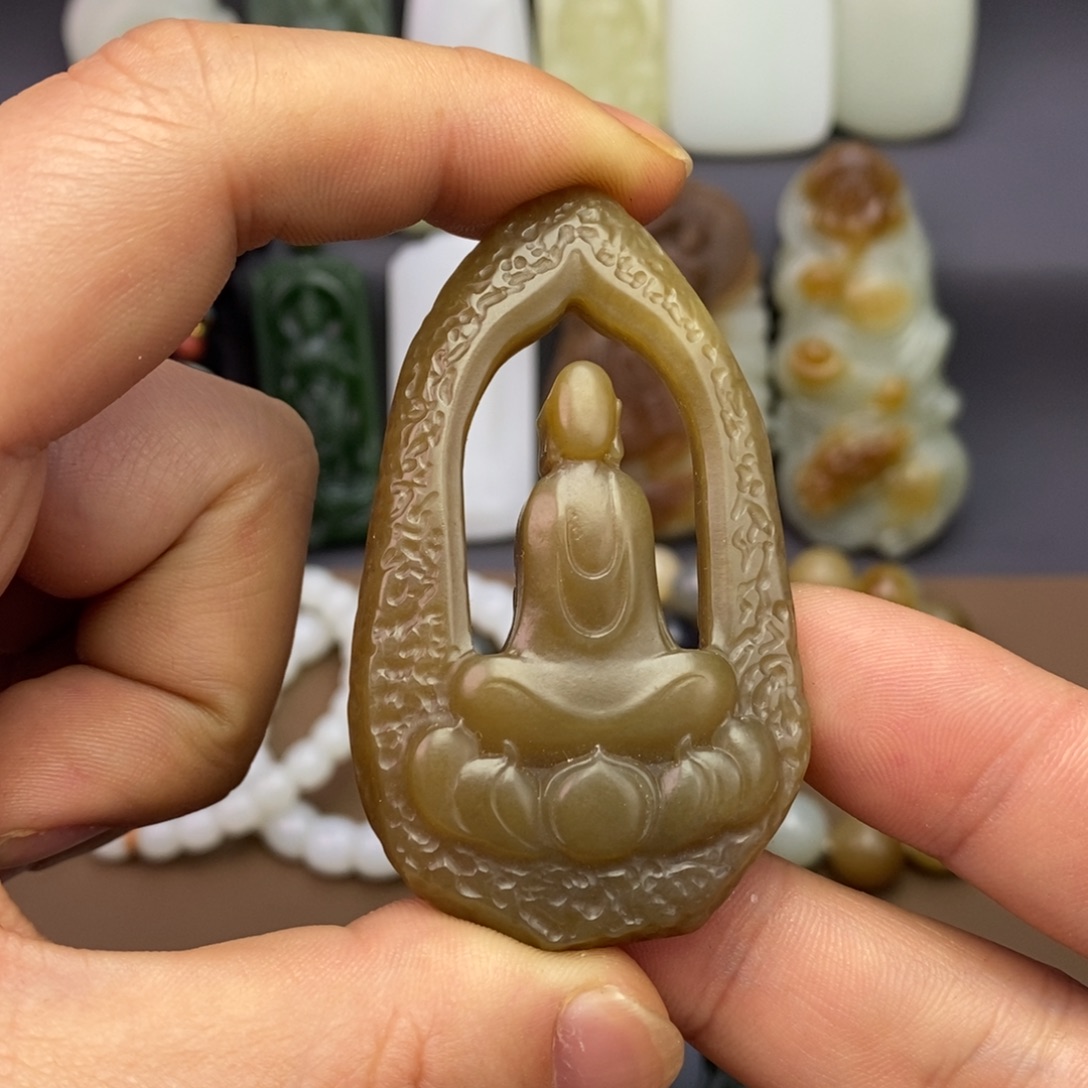 明***刀和田玉未镶嵌颈饰