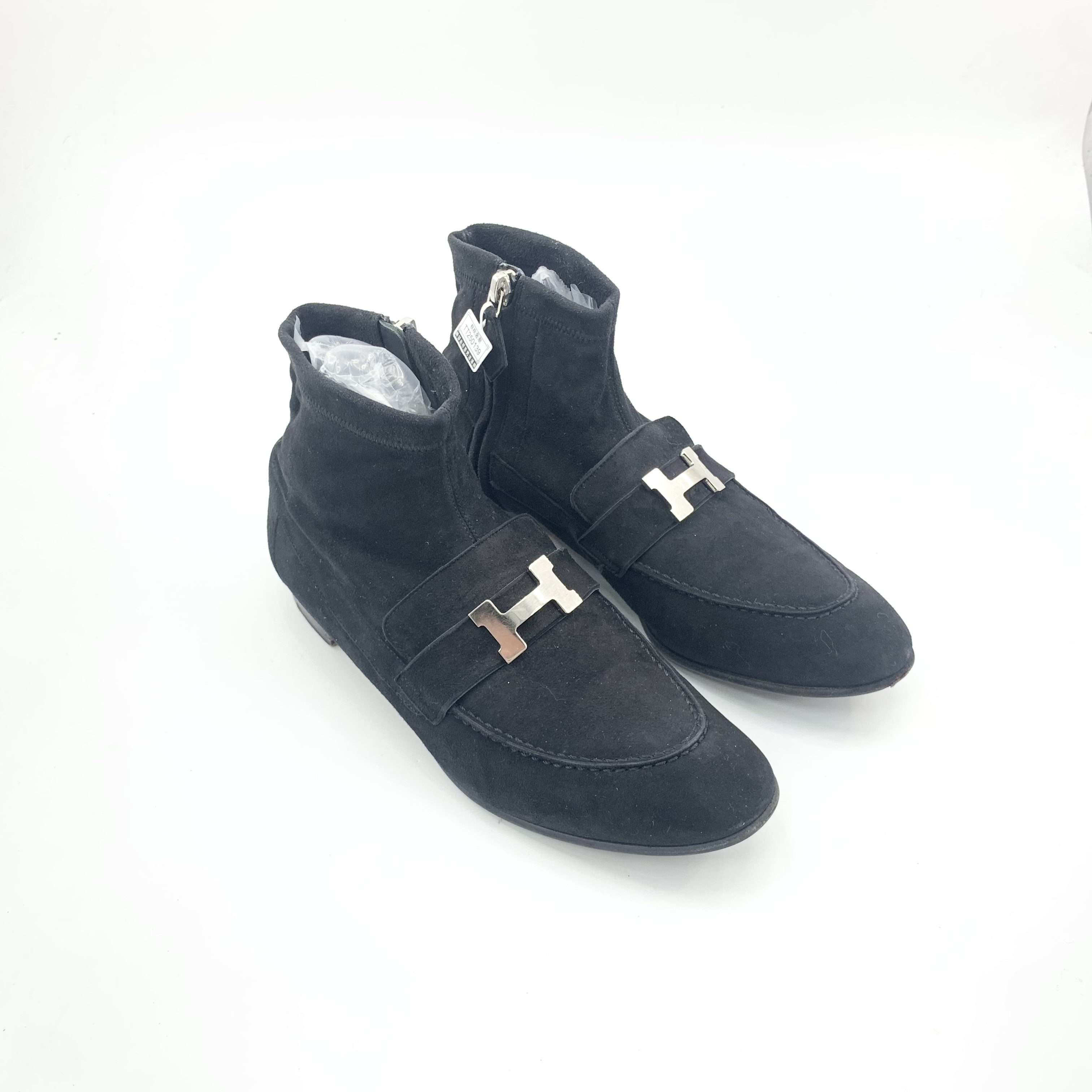 95新 Hermes/爱马仕 38.5码舒适时尚黑色银扣平底短靴TT250139