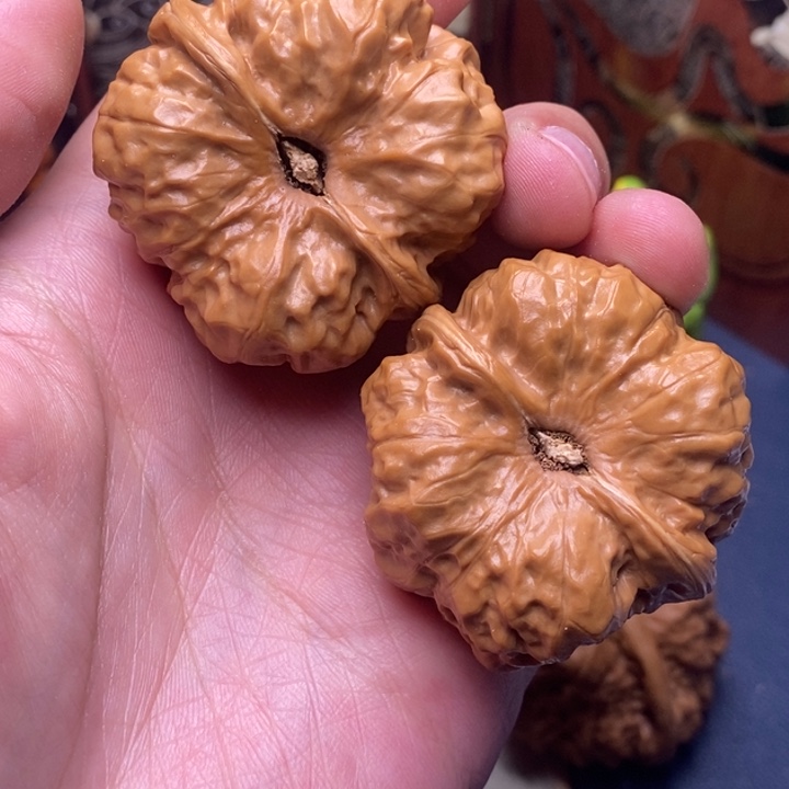 -***。文玩核桃手串蛤蟆头