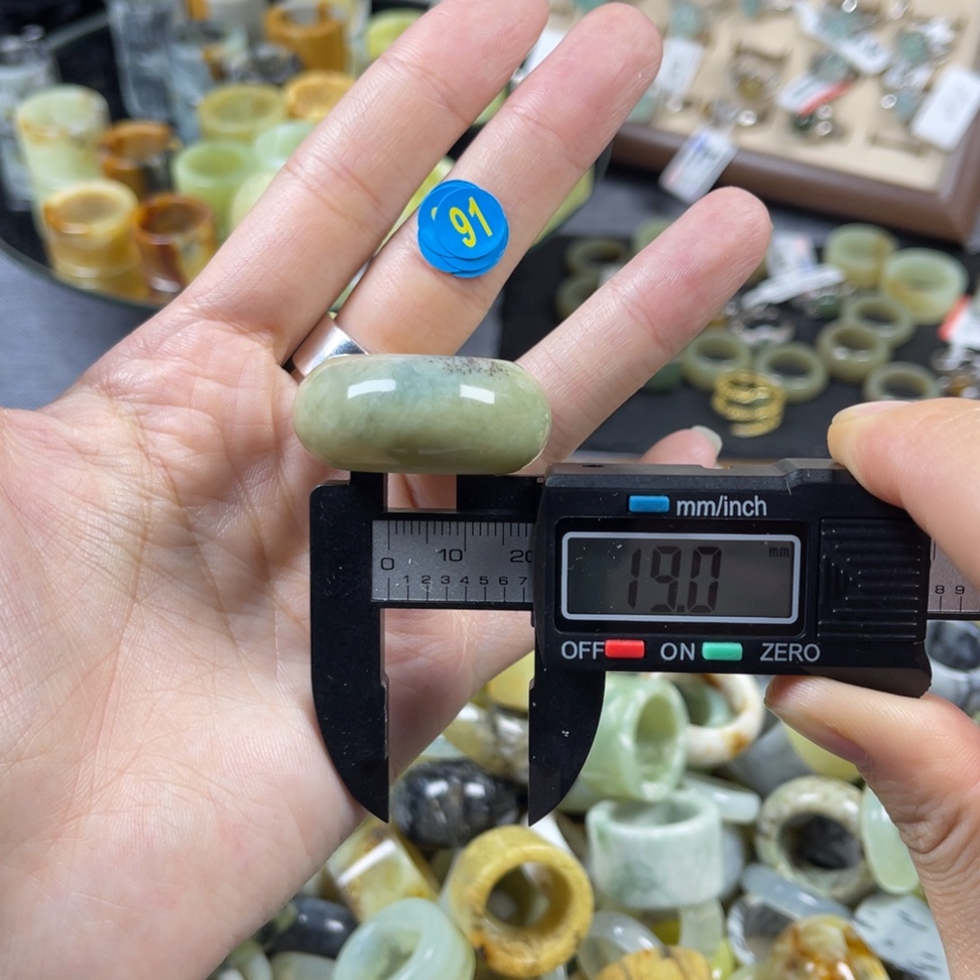 蛇纹石玉未镶嵌戒指