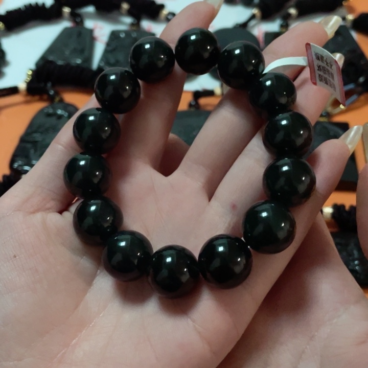 翡翠颈饰未镶嵌江**哥