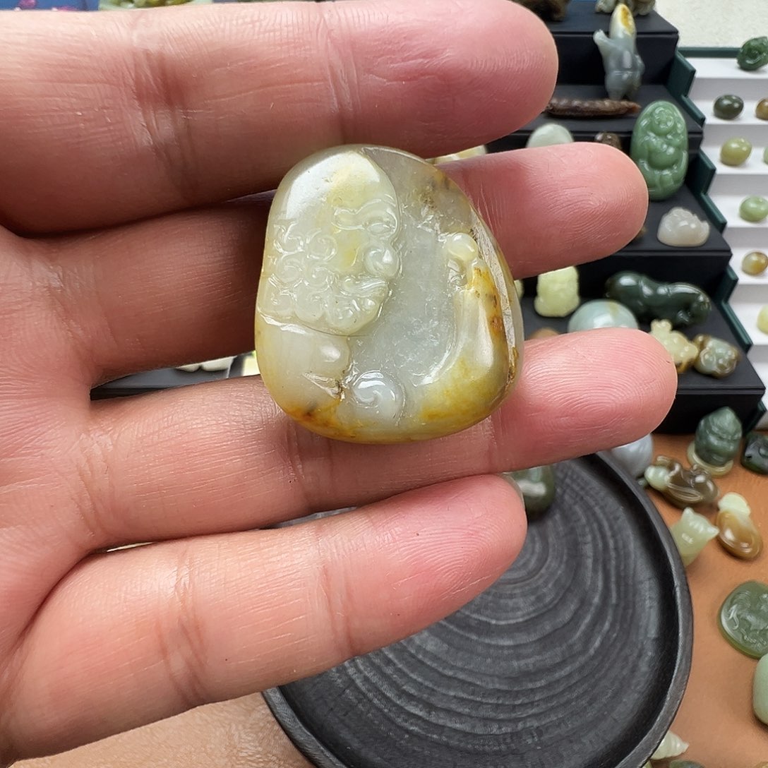 金***荣和田玉（糖玉）未镶嵌珠宝半成品