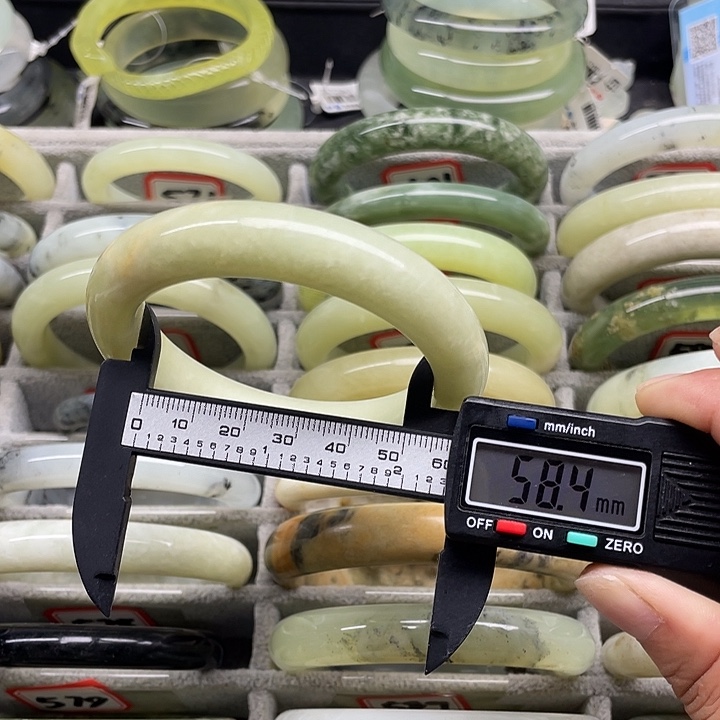 蛇纹石玉未镶嵌手镯572