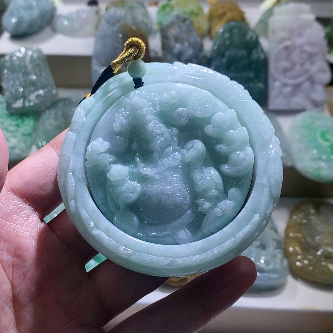 【闪购商品】翡翠颈饰未镶嵌手镯