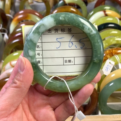 岫玉手镯未镶嵌12号有瑕