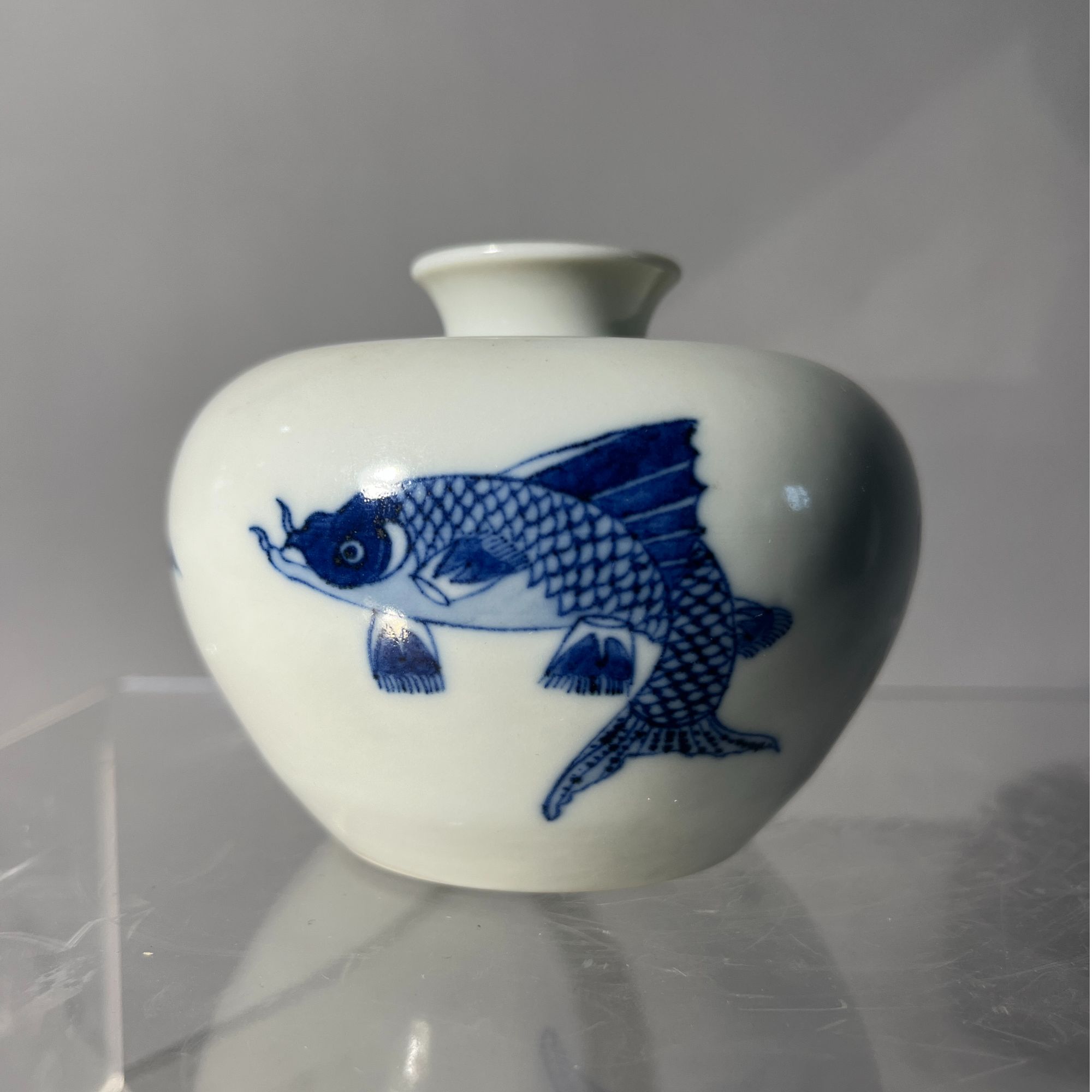 青花鱼纹苹果尊  