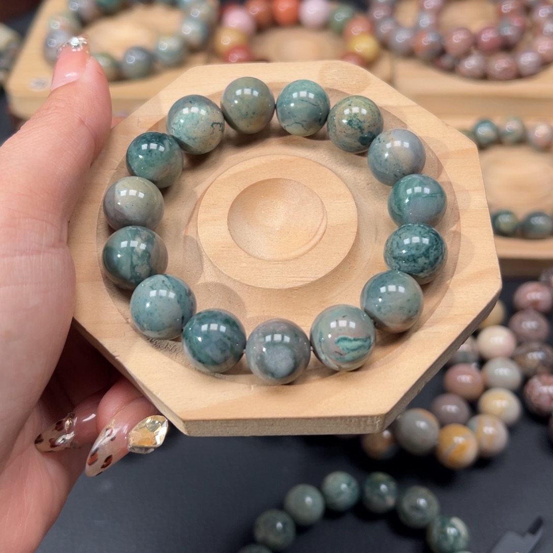 疑***了石英质玉未镶嵌手链17