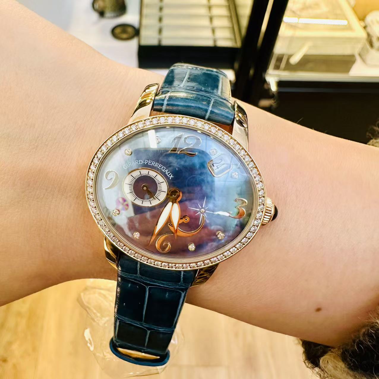 95新 Girard- Perregaux/芝柏表 机械,35x30毫米,玫瑰金250102002