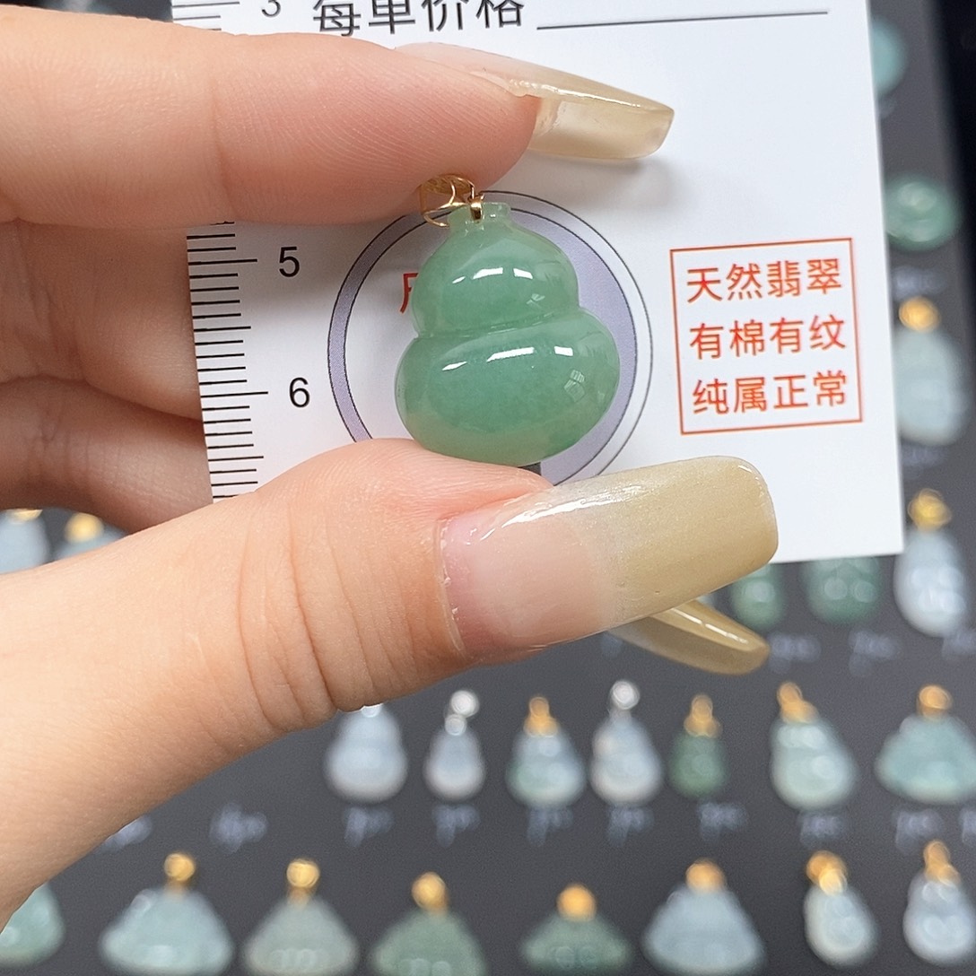 颈饰18K金镶嵌翡翠