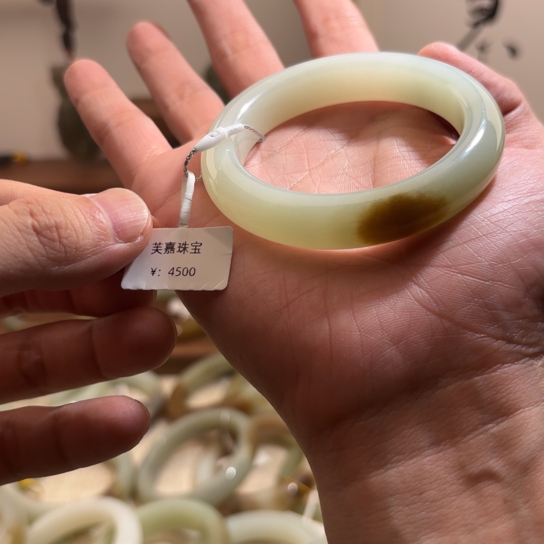 和田玉（糖玉）手镯未镶嵌小****天