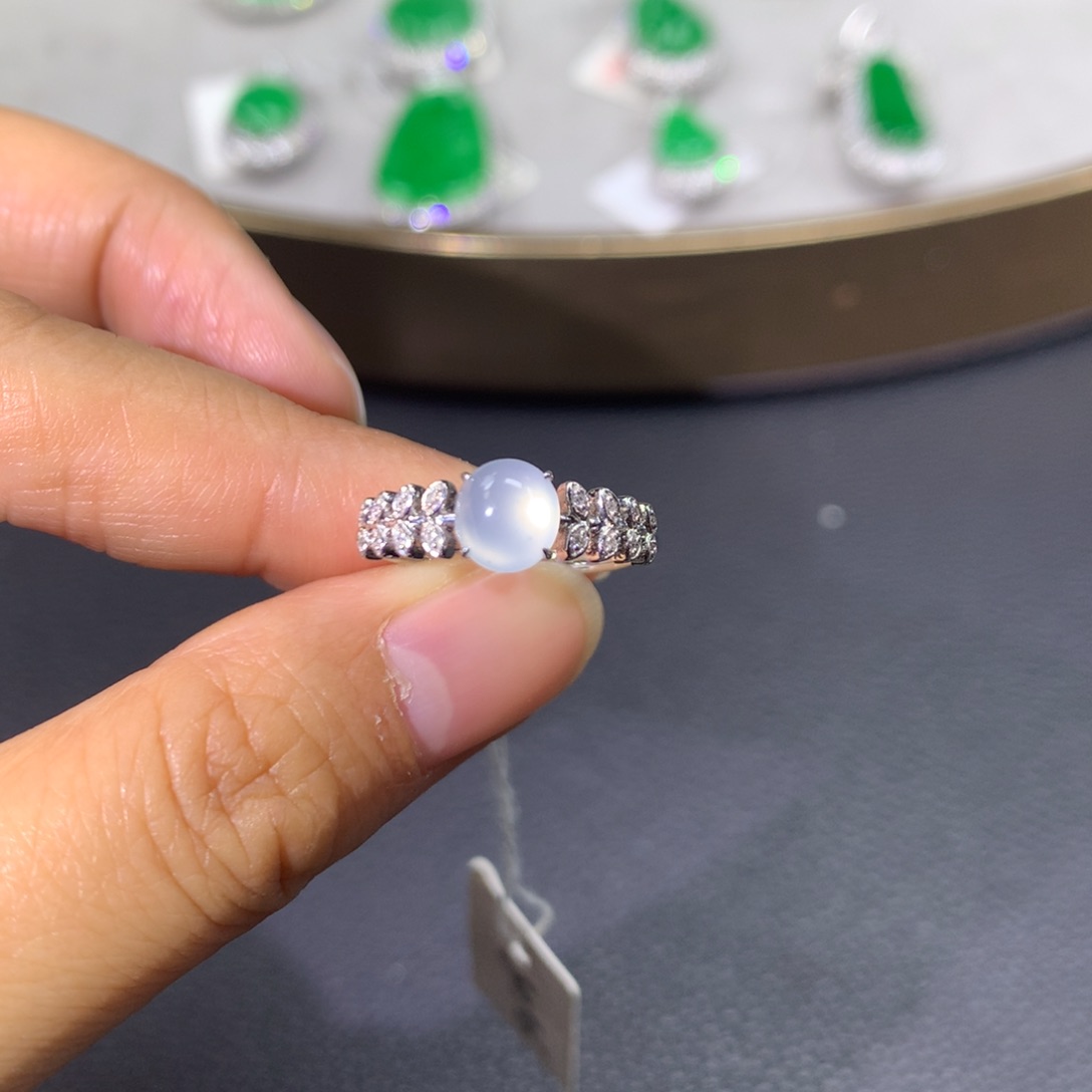 翡翠戒指18K金镶嵌翡翠