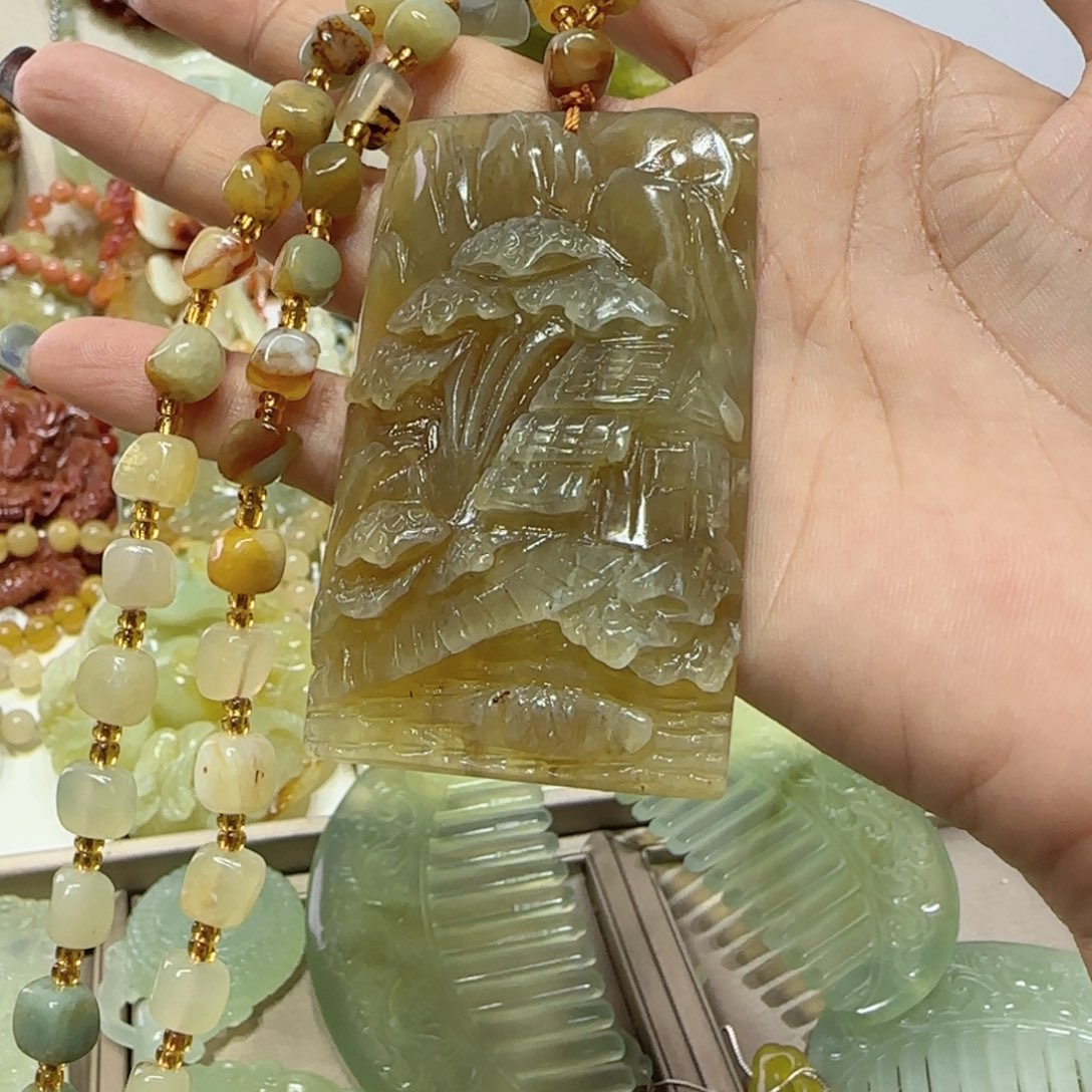 未镶嵌蛇纹石玉吊坠张*猪