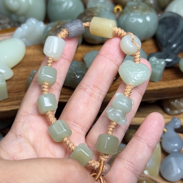 颈饰未镶嵌和田玉