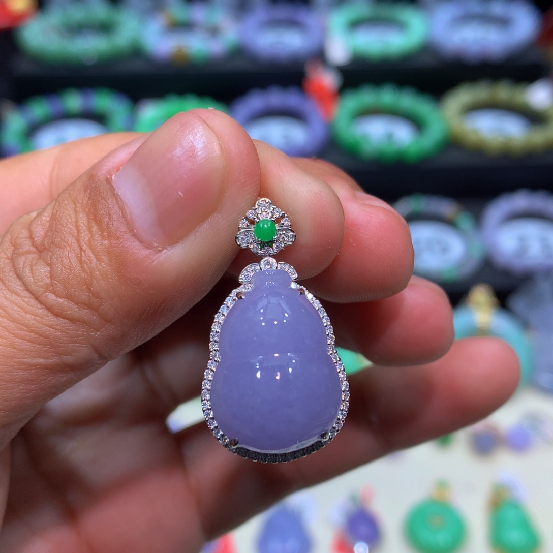 翡翠18K金镶嵌颈饰