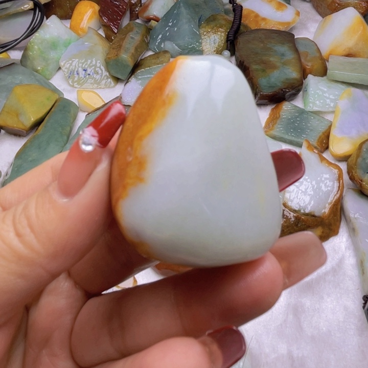 翡翠颈饰未镶嵌翡翠