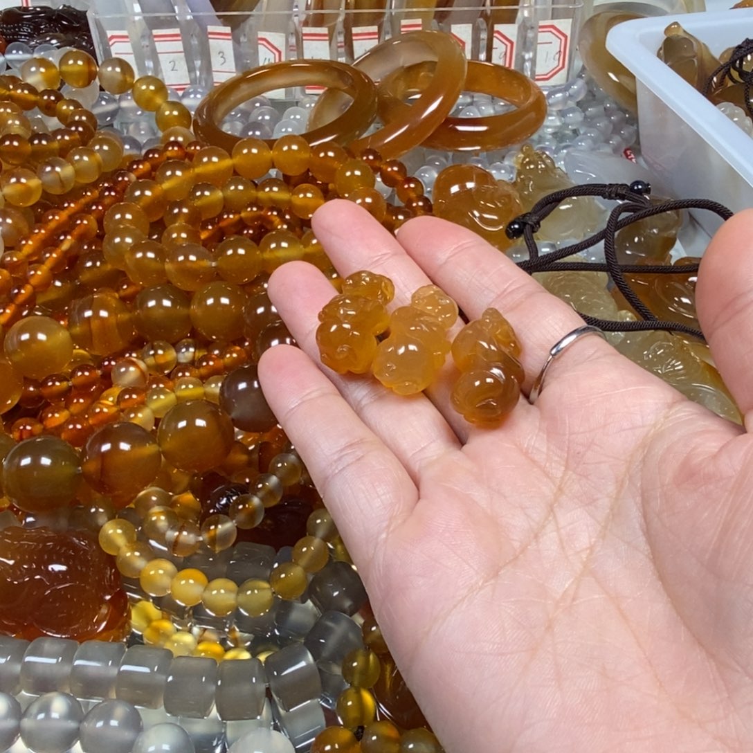 佳***霖玛瑙/玉髓未镶嵌玛瑙吊坠