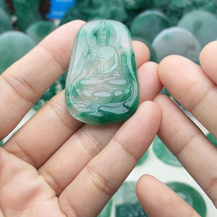 颈饰未镶嵌石英质玉
