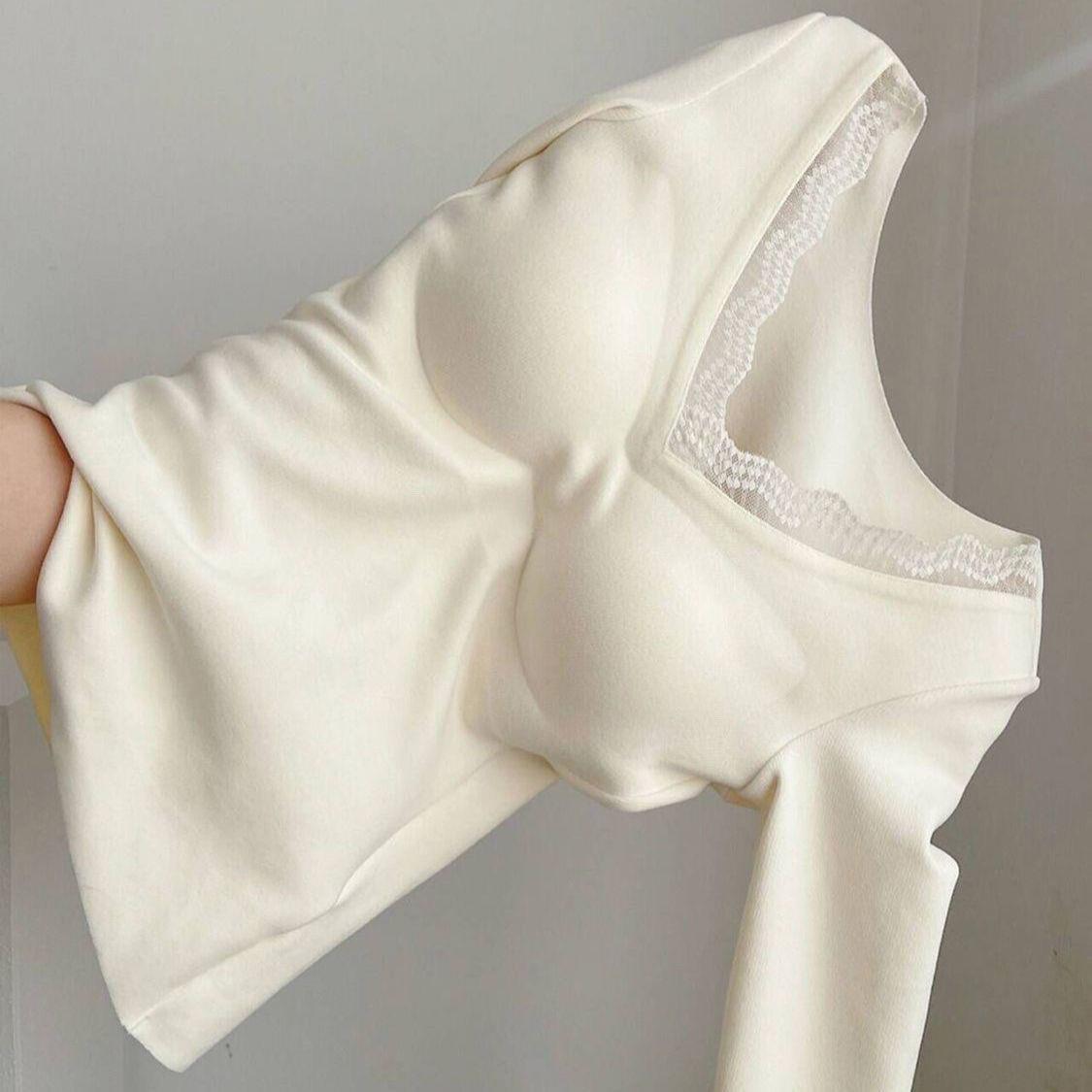 纯欲蕾丝边带胸垫V领长袖女2025秋冬新款上衣德绒修身内搭打底衫