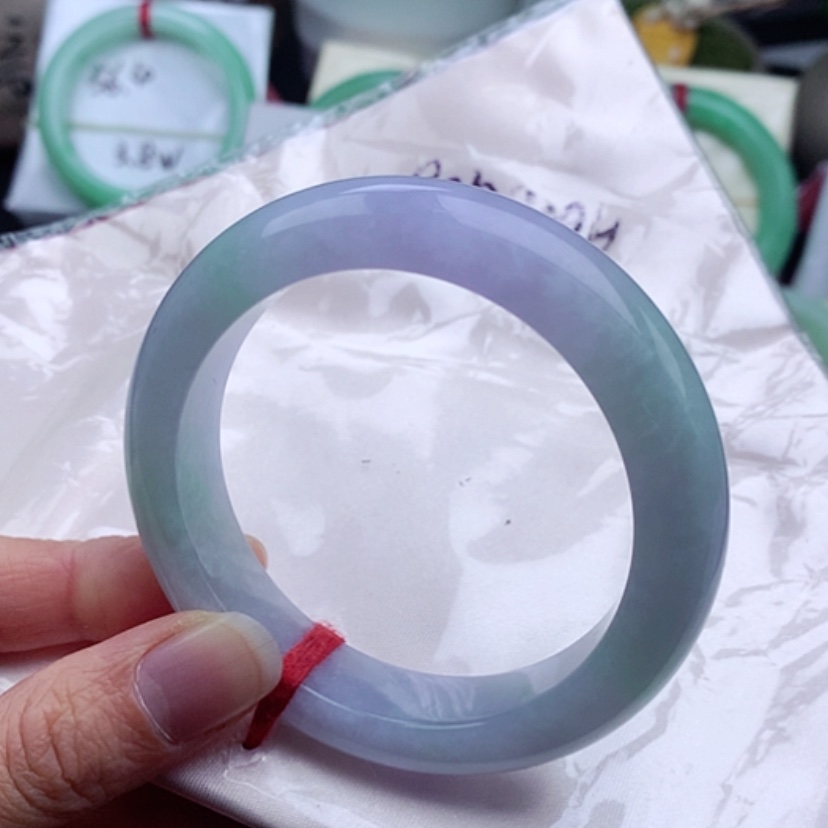 【闪购商品】翡翠手镯未镶嵌          正圈55-56冰春彩