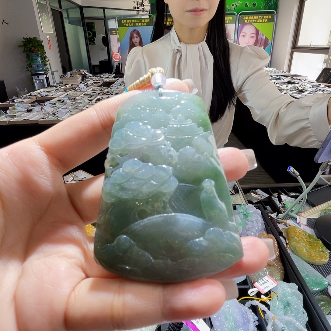 颈饰未镶嵌翡翠一个