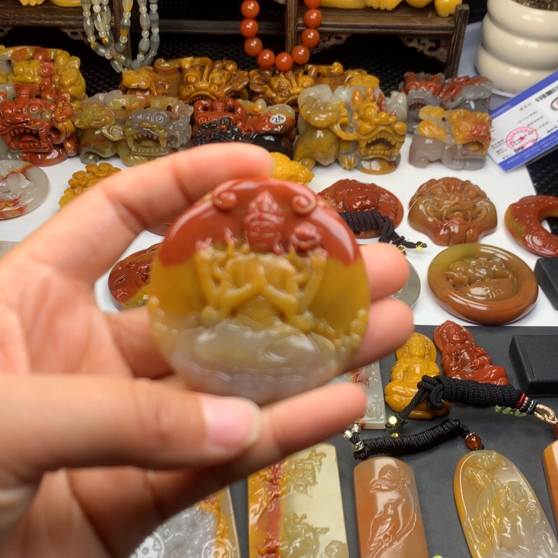 石英质玉（黄龙玉）挂件未镶嵌