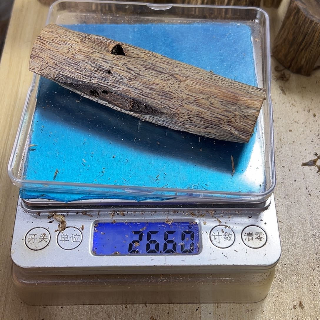 L***.香料绿奇楠虫漏26克白棋天然虫