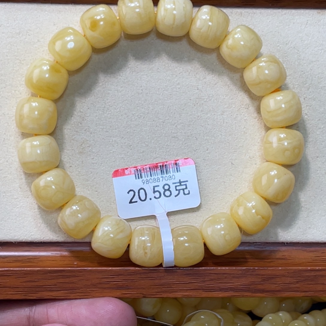 蜜蜡手链未镶嵌W****。蜜蜡