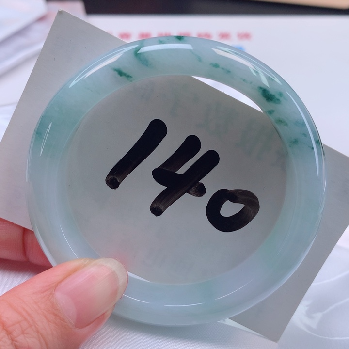 翡翠手镯未镶嵌正