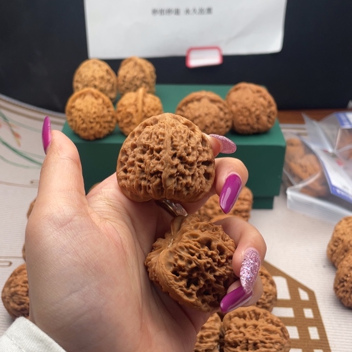 突***突吊坠文玩核桃南疆