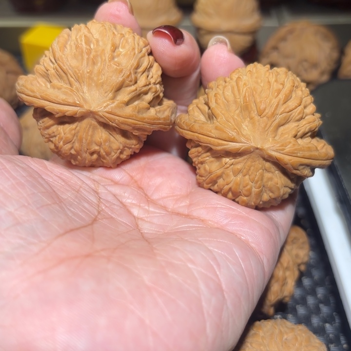 文玩核桃吊坠47全品闷白