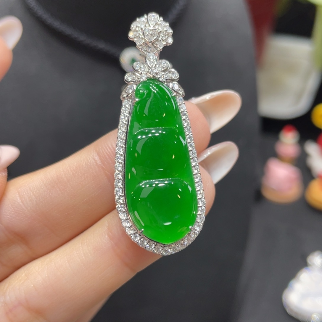 翡翠颈饰18K金镶嵌天然缅甸翡翠a货